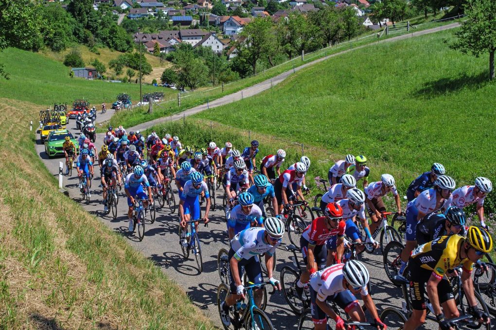 cycling race adege pixabay